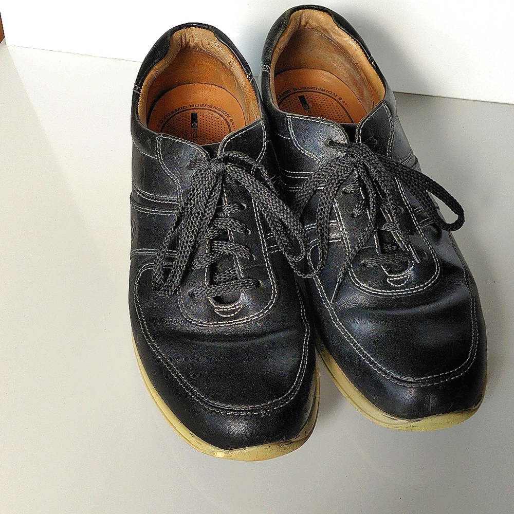 Men's 9.5 M Rockport Black Leather Casual Shoes